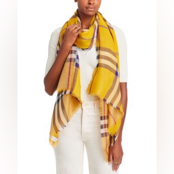 New Burberry Giant Check Wool & Silk Gauze Scarf, Classic Khaki, Archive Beige - Picture 2 of 7